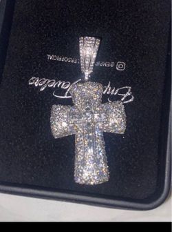 MOISANITE CROSS PENDANT (with chain)