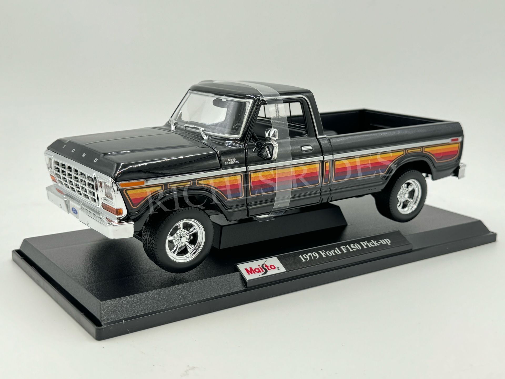 ALL NEW Maisto 1:18 Scale Diecast Model Truck - 1979 Ford F150 Pick-up Truck