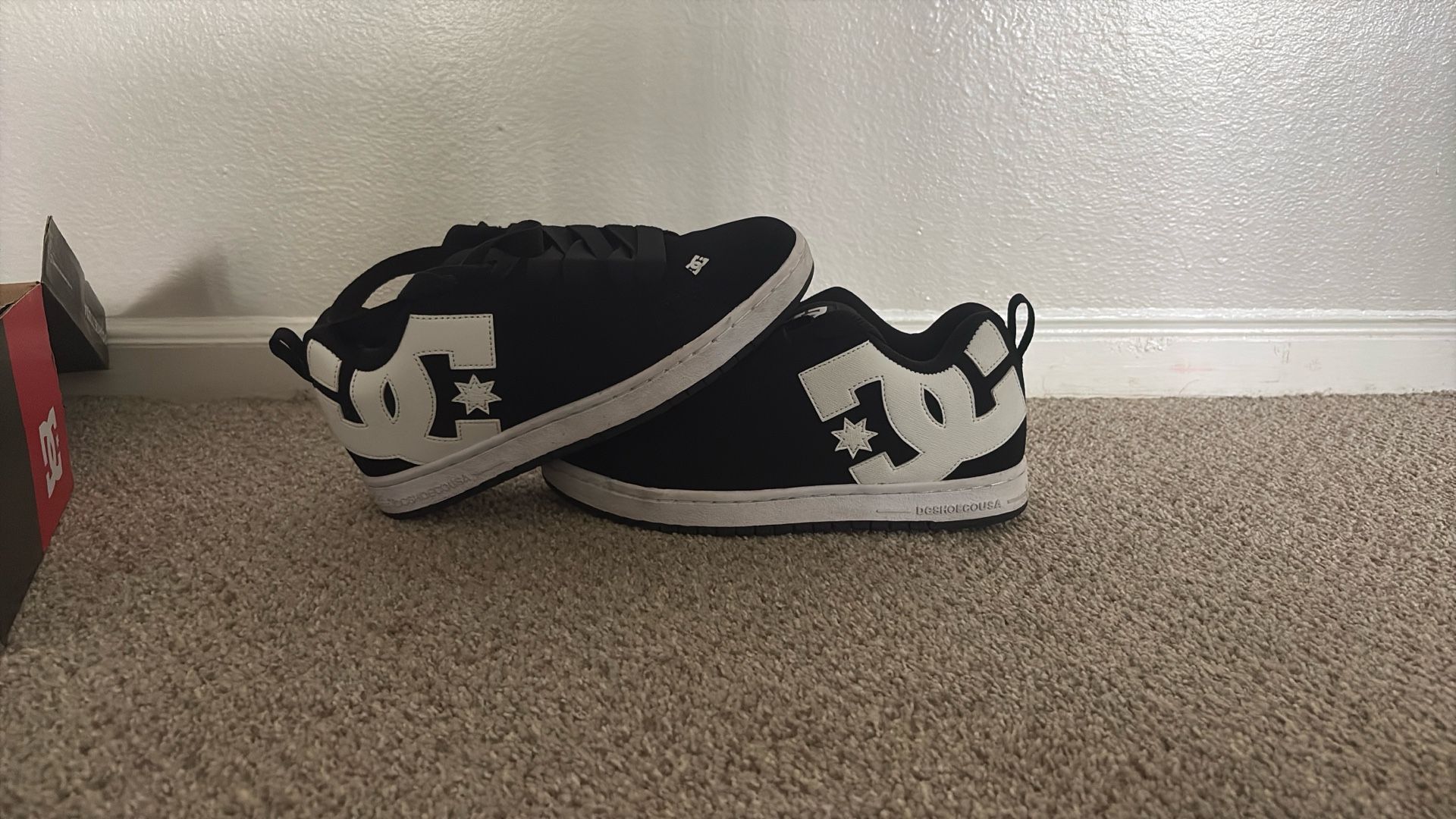 New Dcshoes were only used once, they come with box Size 9