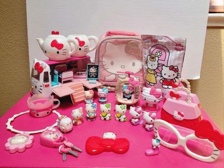 HELLO KITTY TOYS, PUZZLE AND LUNCH BOX BUNDLE