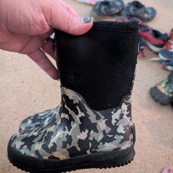 Weather Boot Youth Size 9