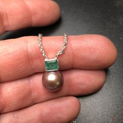 10ct pearl and 2ct emerald necklace