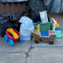 FREE CLOTHES AND TOYS FREE