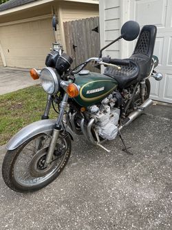 Kawasaki Vintage 1000CC motorbike very low miles , new tank and baffles due to movers, offers considered over $5000