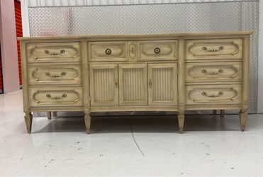 Beautiful Mid century dresser, console or credenza