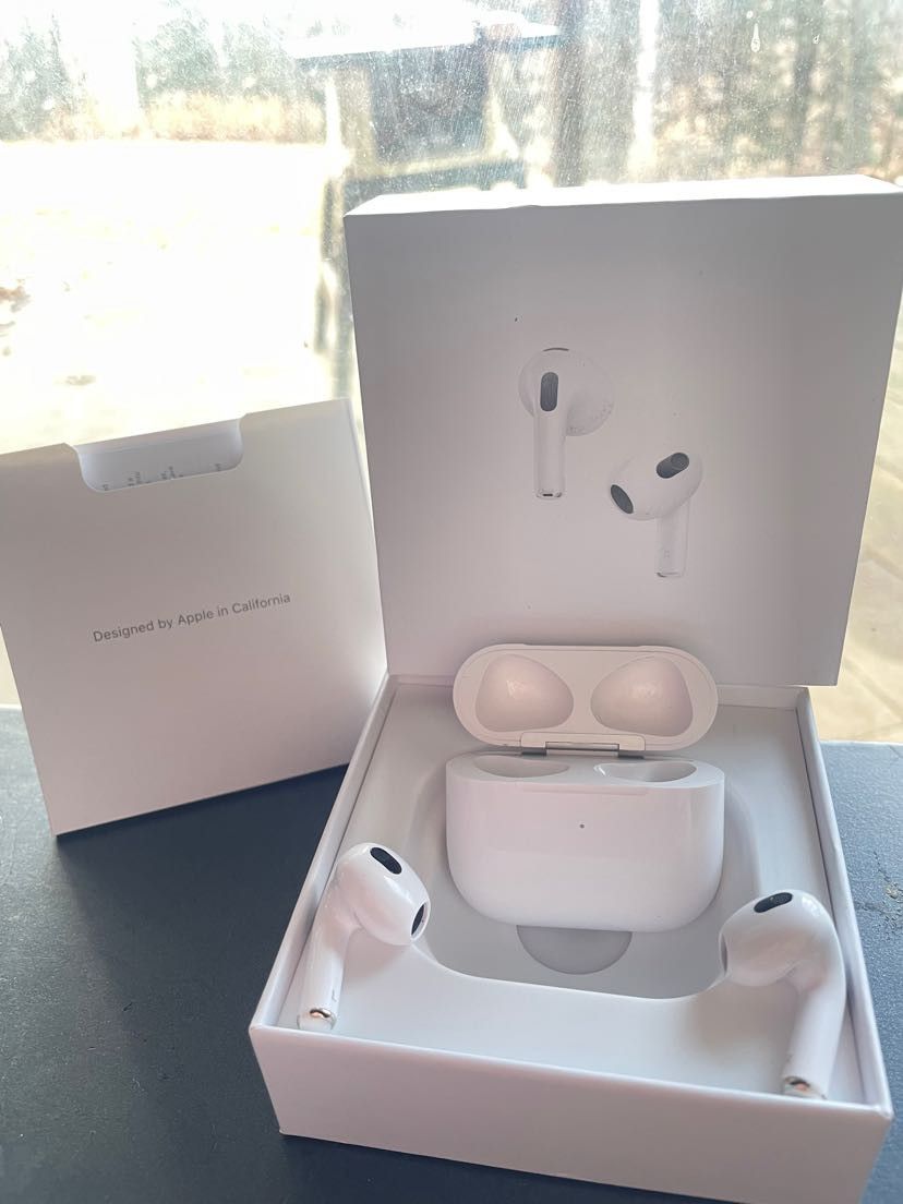 Clean New Wireless Apple Airpods 