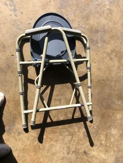 Portable toilet