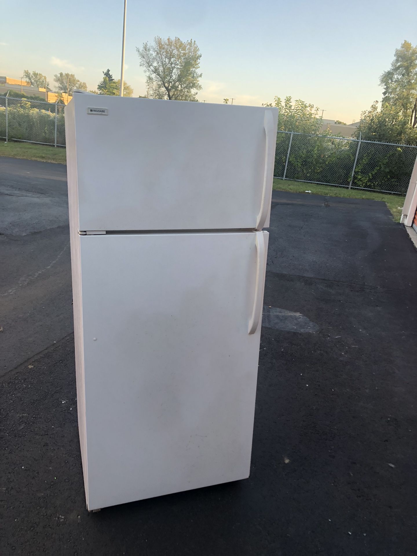 Fridge 28” Wide Works Great