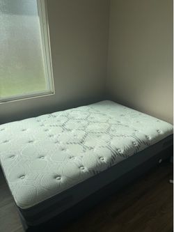 Full Size Sealy Posturepedic Mattress & Platform Bed - Clean & Comfortable.