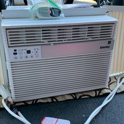 Window AC unit 12,000 Btu AC Unit
