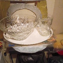 Vintage Early American Prescut Glass Serving Bowl: Star of David Pattern