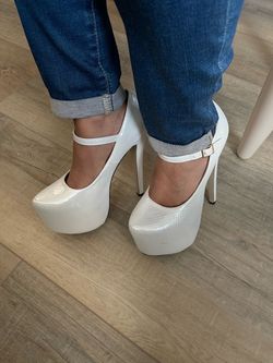 Shoe Republic LA, Size 7 1/2, Heel Length 6 1/2 Inches.