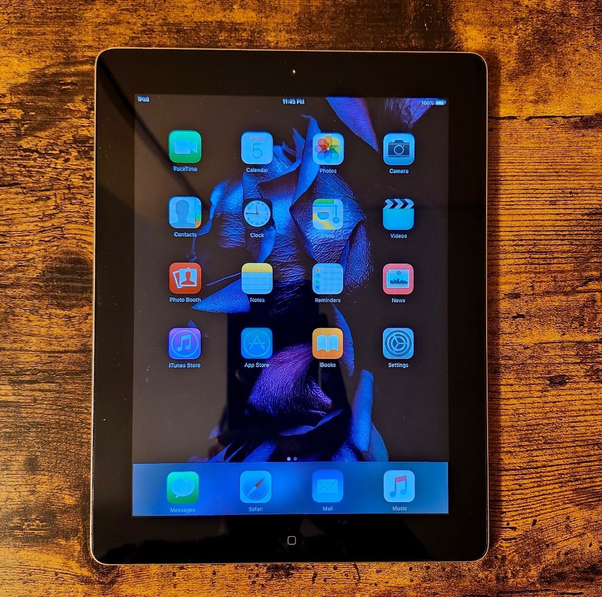 iPad 2nd Gen Silver No Charger Unlocked