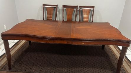 Dinner Table w/8 chairs