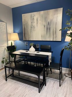 Beautiful Small Dining Set Like New!!! Table with 4 Chairs and Bench! I Can Deliver.
