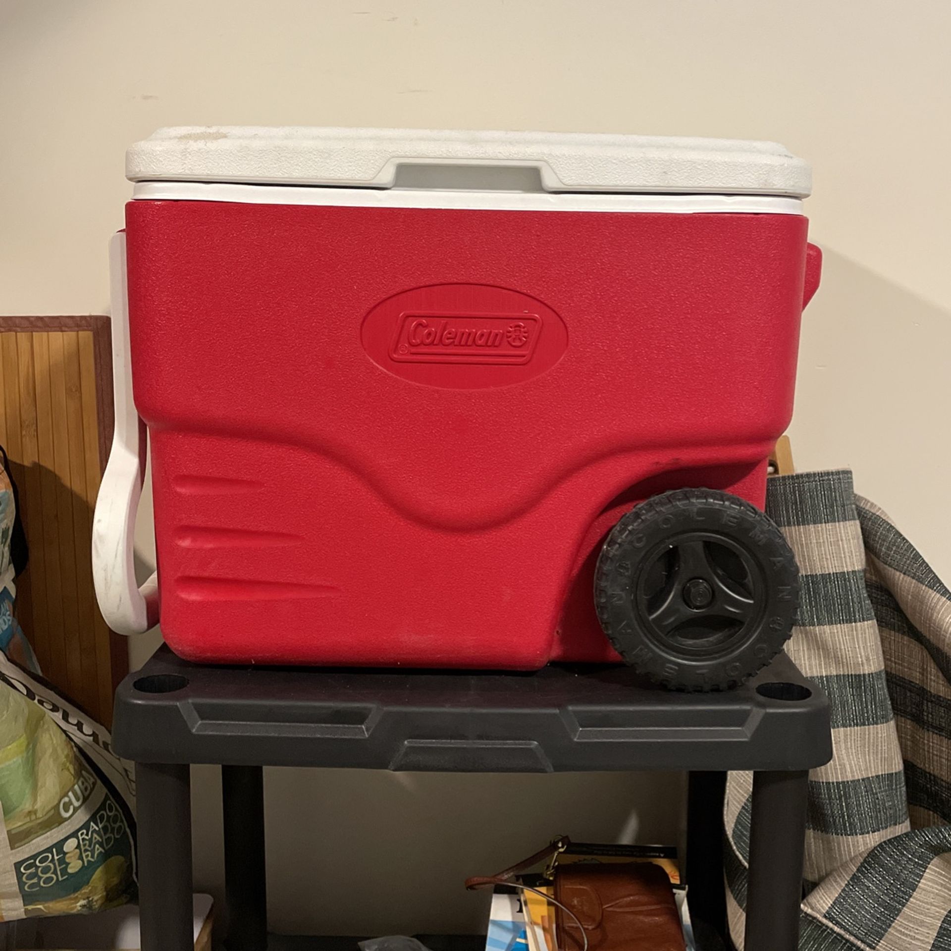 Coleman Cooler With Handle And Wheels, Excellent Condition
