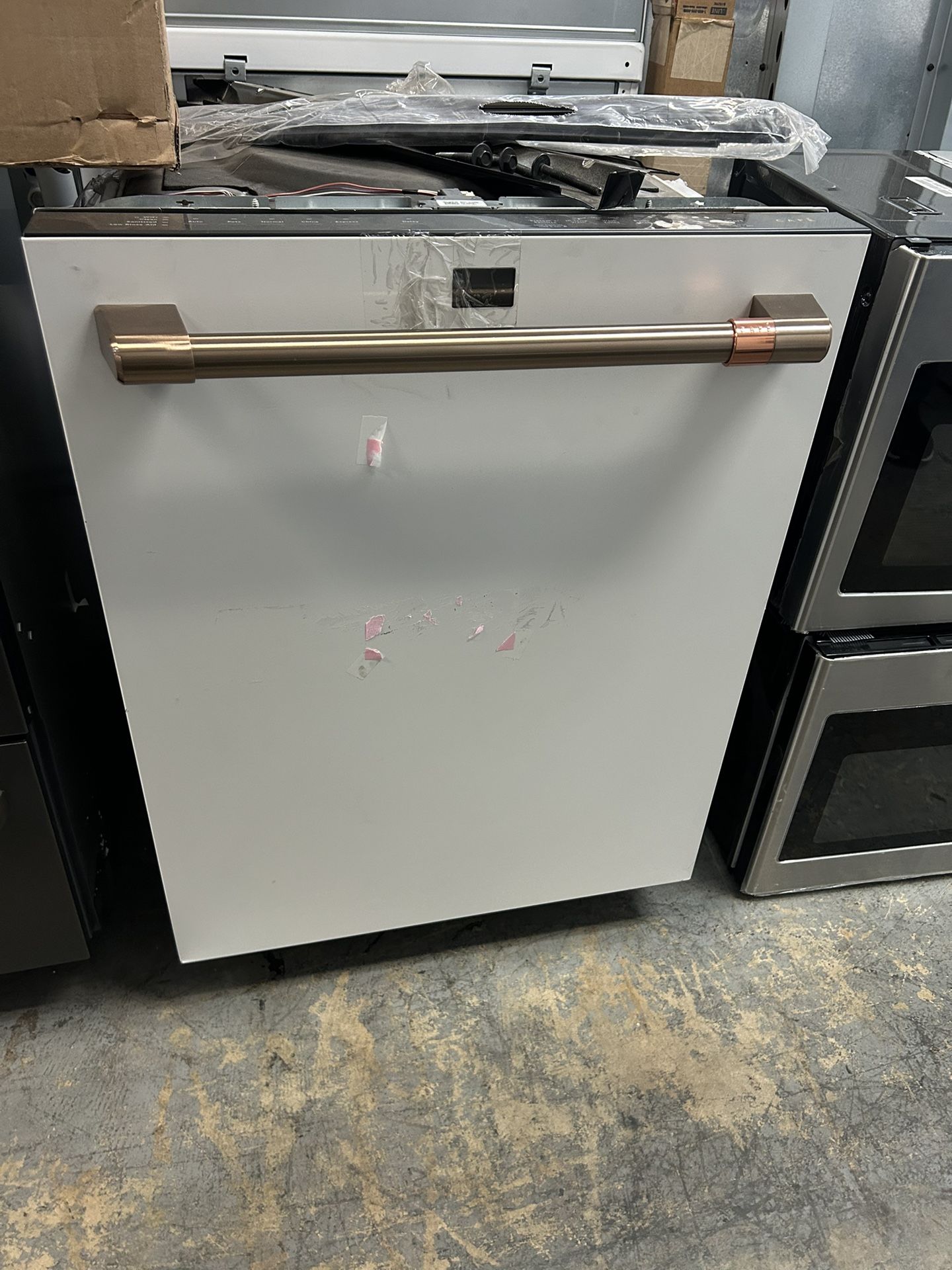 GAFE DISHWASHER!!! MATTE WHITE!!! Brand New Open Box!!!!