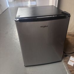 mini fridge 