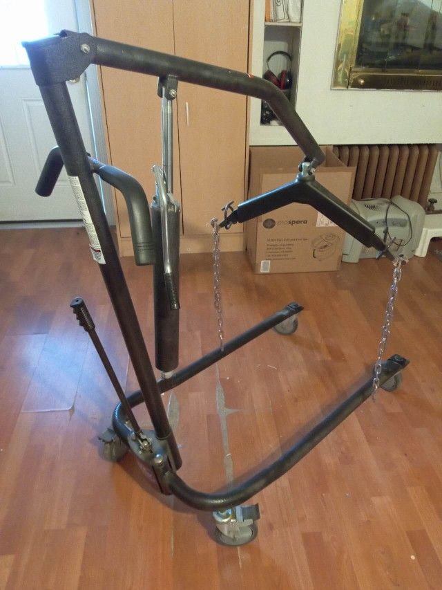 Medical hydraulic patient lift