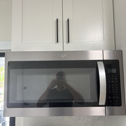 Whirlpool Stainless Steel Over-the-Range Microwave – Works Perfectly