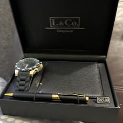 New Men’s Watch Wallet And Matching Pin