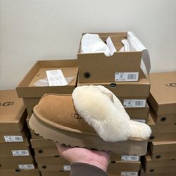 UGG "Disquette" Slippers | Sizes 6 & 7