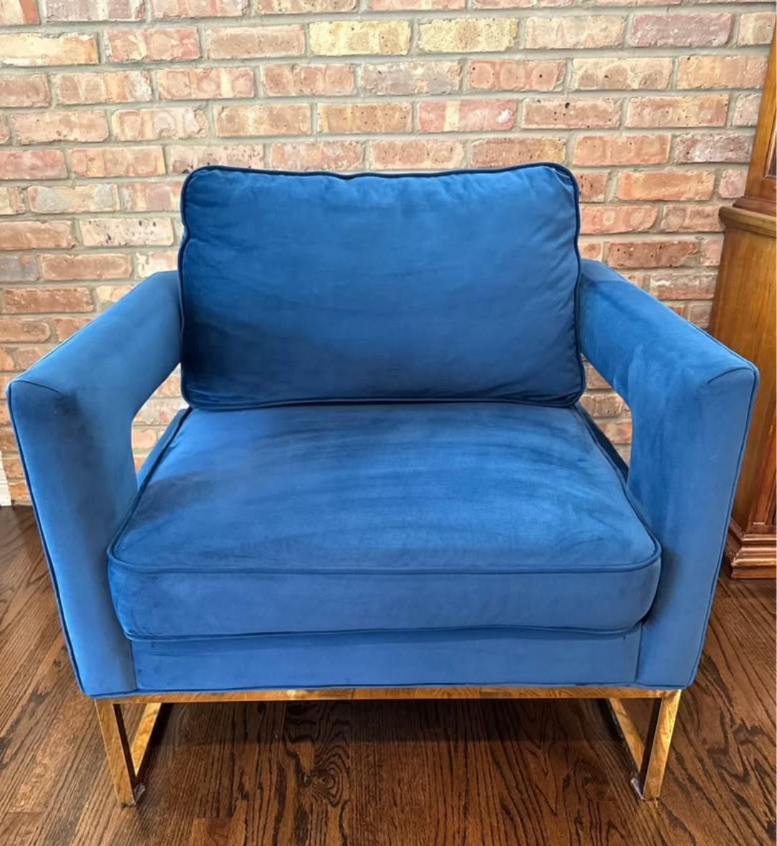 Velvet Accent chair 