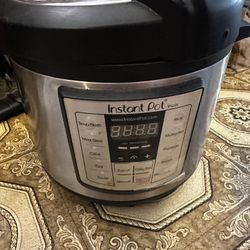 Instant Pot Pressure Cooker 8 Quarts Used Good Condition