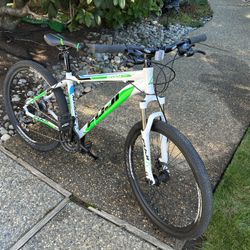 Fuji Nevada 1.9 26” Mountain Bike