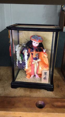 Vintage Japanese Geisha Doll In Glass Case