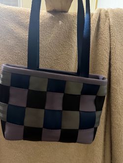 Harveys woven seatbelt tote bag featuring a black and purple checkered pattern with double shoulder straps.