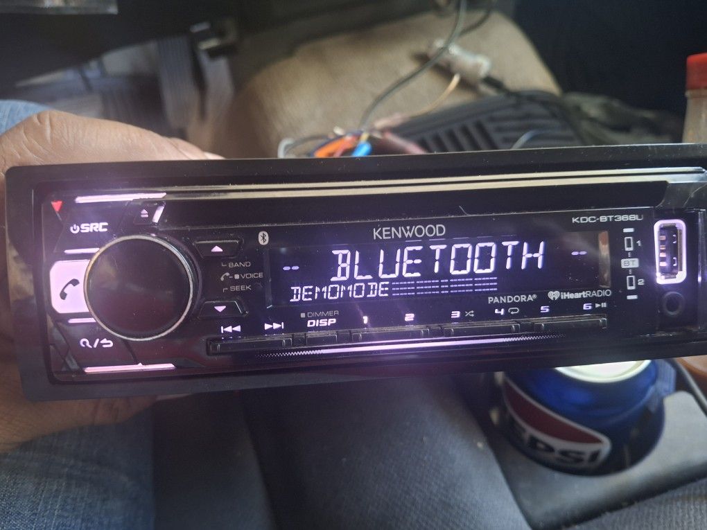 STEREO KENWOOD CD AUX USB BLUETOOTH CAMBIA DE DIFERENTES COLORES GOOD CONDICIÓN ABLO ESPAÑOL 