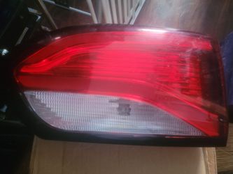 Chrysler Pacifica Limited Tail Light