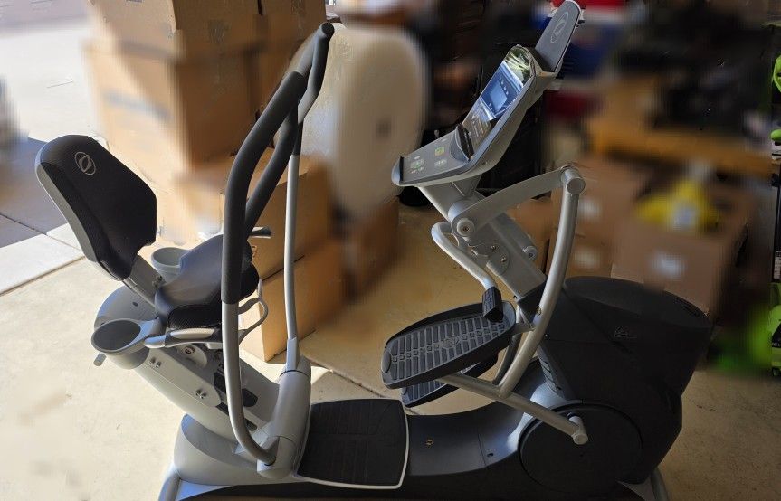 Octane Fitness XR6 Recumbent Elliptical