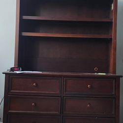 Dresser with removable hutch