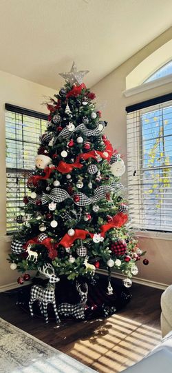 6.5’ PreLit Christmas Tree