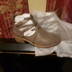 Beautiful Anckle Boots Size 6 New $15