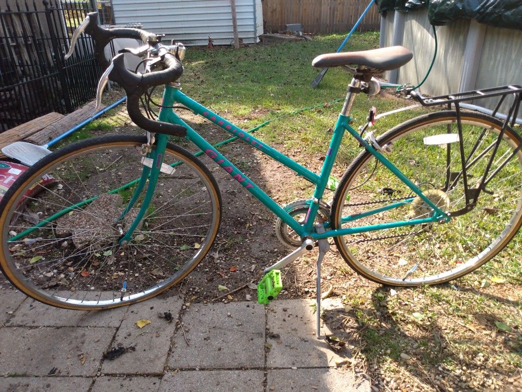 Cabriolet Giant bike.