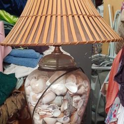 VINTAGE GORGEOUS SHELL LAMP