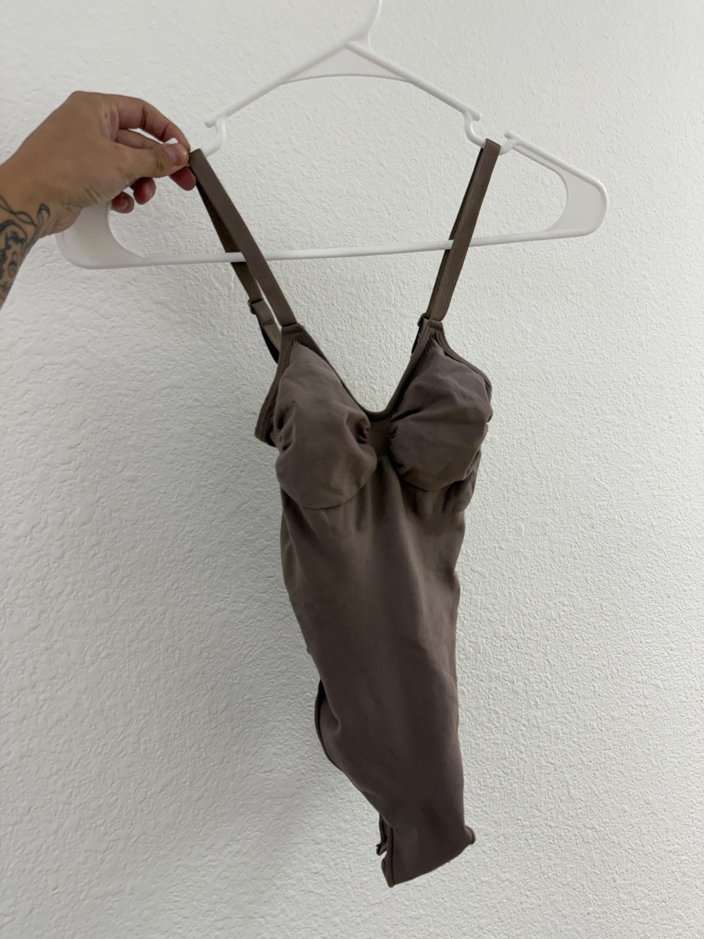 SKIMS seamless sculpt thong bodysuit, Umber color, XXS