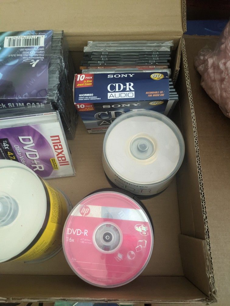 DVD -r And CD-r Recordable Discs With 60 Jewel Cases for Sale in