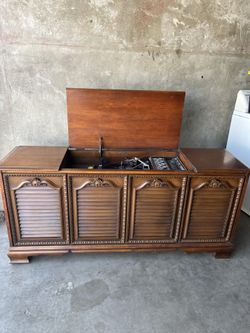 Vintage/Antique Record Player, Radio,cassette Player