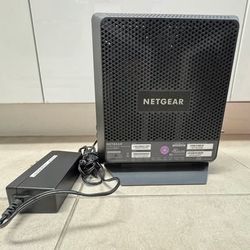 NETGEAR Nighthawk AC1900 WiFi Cable Modem Router C7000v2