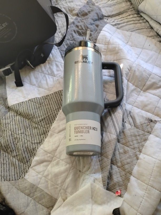 Stanley Quencher Tumbler 40.oz