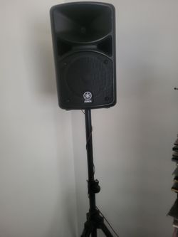 Yamaha Powered Speakers 400S  6 Channel, Includes stands