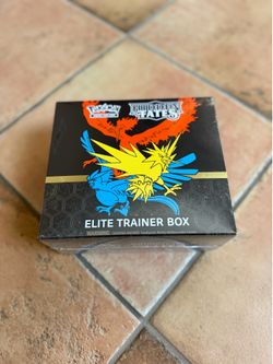 Pokemon Hidden Fates Elite Trainer Box (ETB)