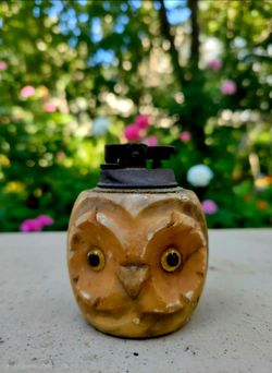 vintage Mid- Century Modern hand- carved alabaster owl table lighter. 5.5"×2.5"