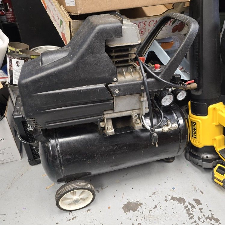 Solid Little Air Compressor for Sale in Chula Vista, CA - OfferUp