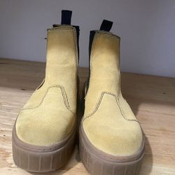 Puma Boots ( Women’s Size 6.5 ) Suede Wheat
