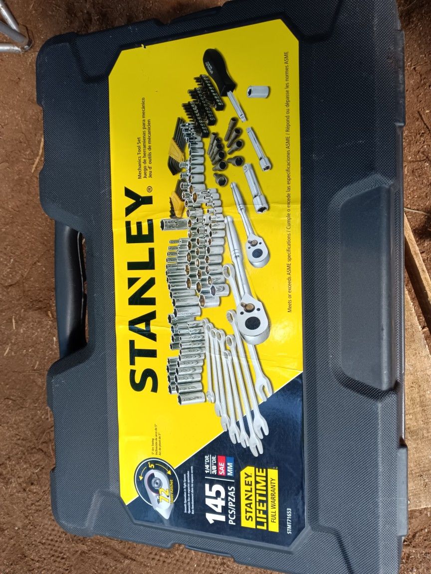 Stanley 145 Piece Socket Set